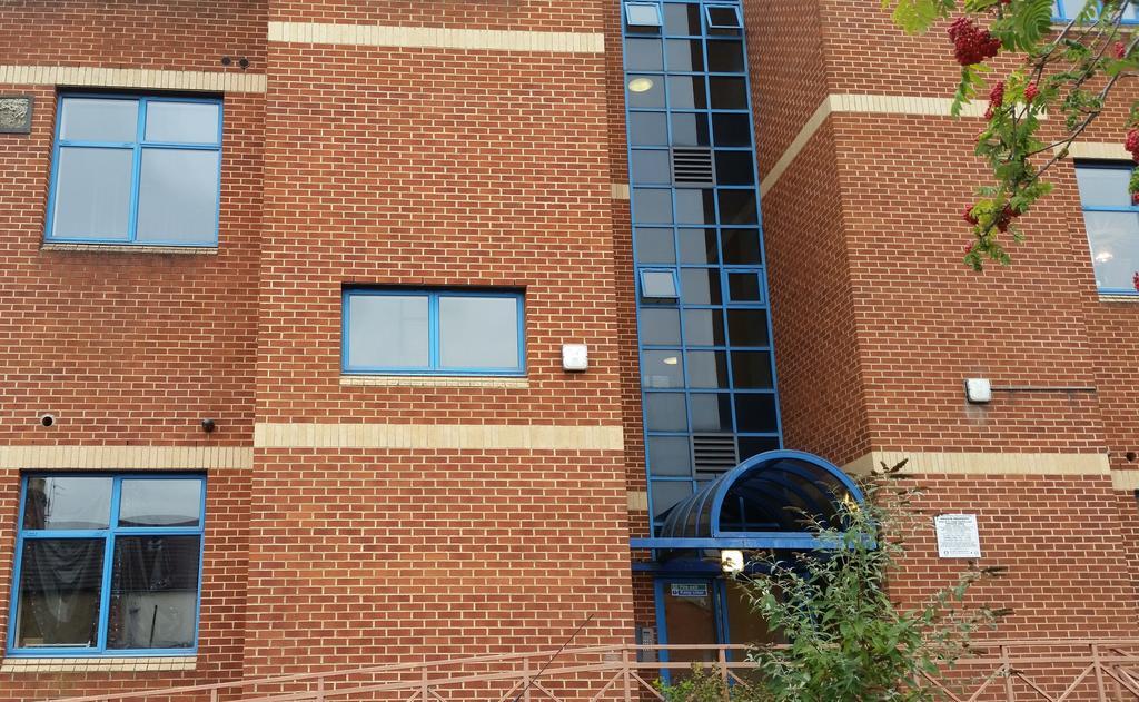 Comfortable Swindon Town Centre Apartments, Free Parking, Sleeps Up To 8 Rum bild