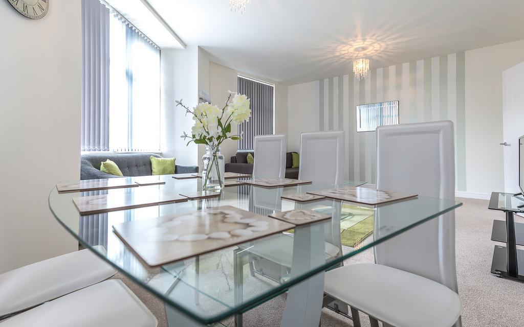 Comfortable Swindon Town Centre Apartments, Free Parking, Sleeps Up To 8 Exteriör bild