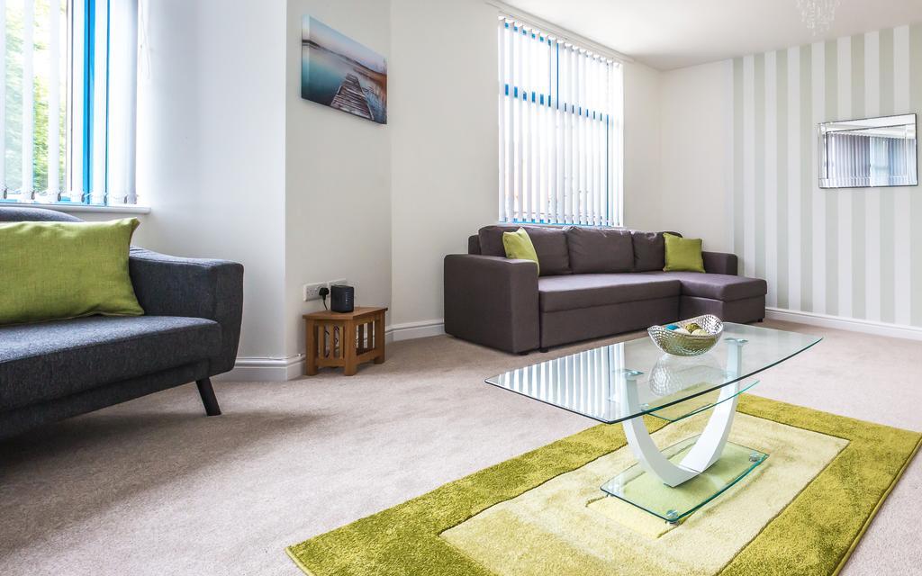 Comfortable Swindon Town Centre Apartments, Free Parking, Sleeps Up To 8 Exteriör bild